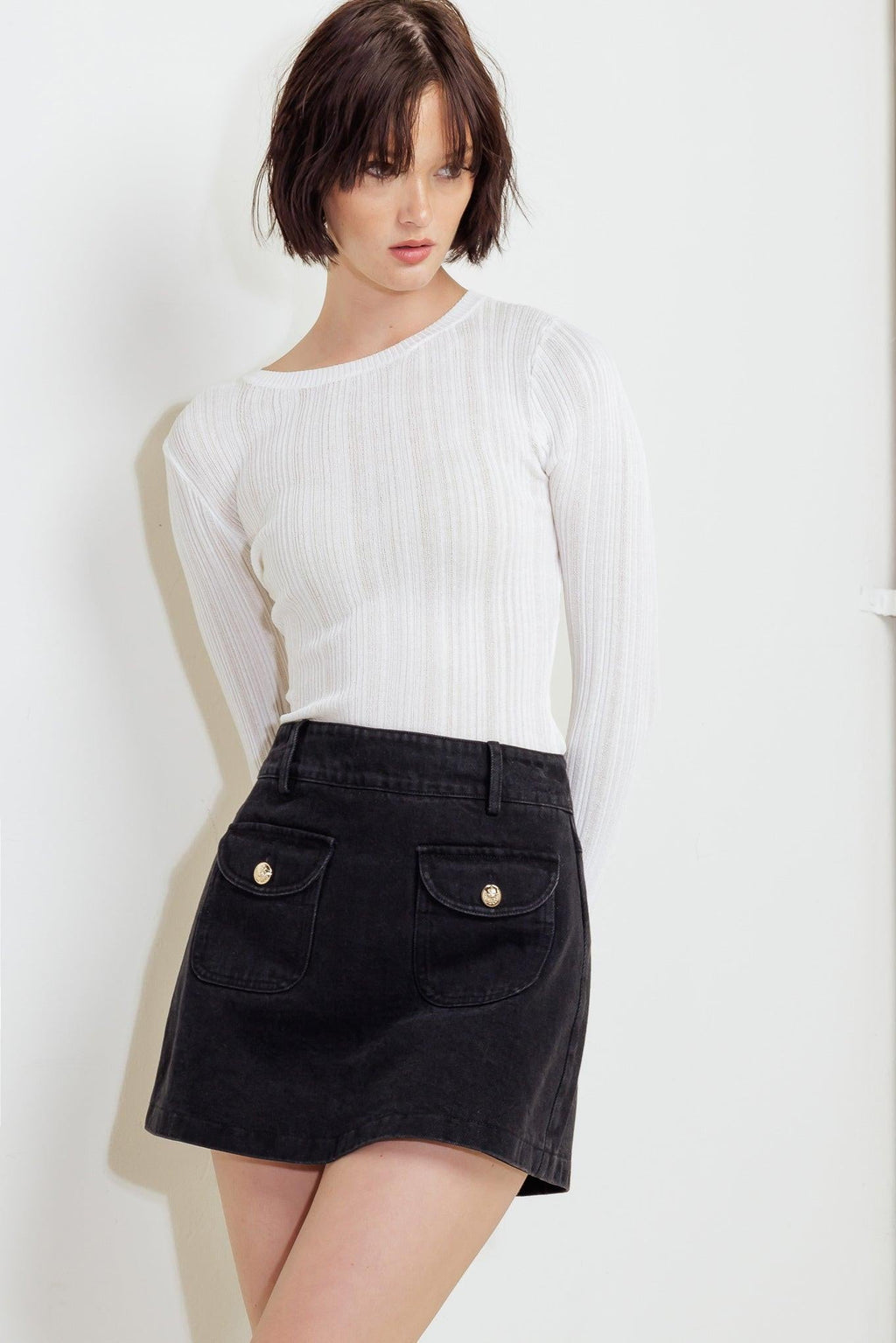 TAILORED FLOW BLACK WOVEN SKORT