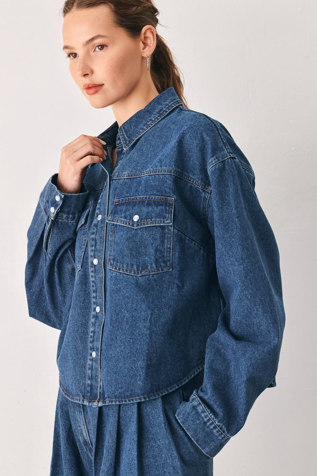 BLUE ECHO PLEATED DENIM JACKET
